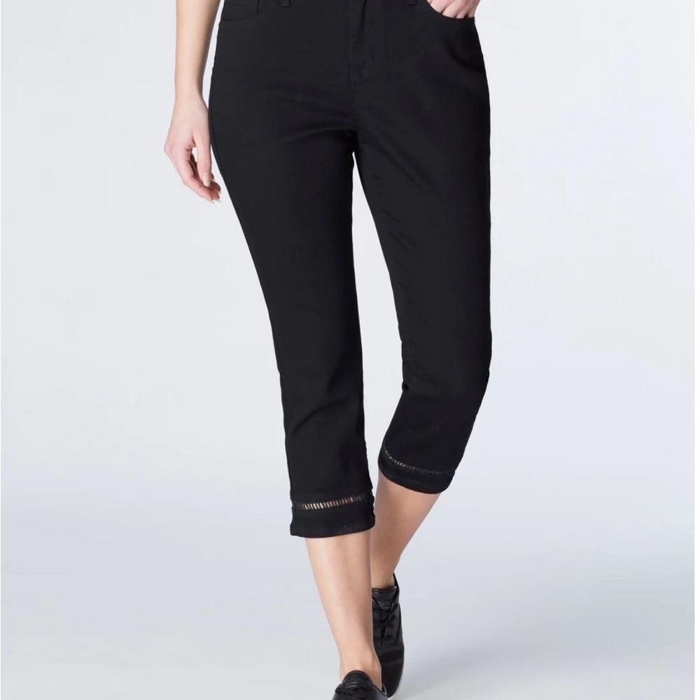 Peck & Peck Black Classic Signature Capri Cropped Pants with Crochet Detail Hem
